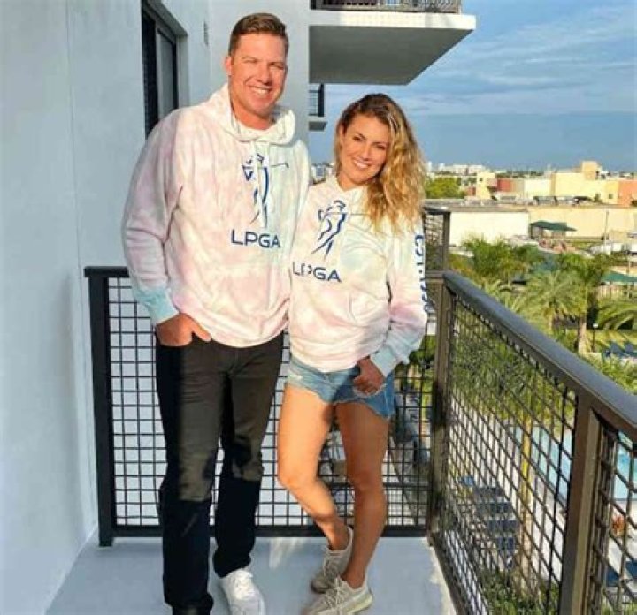 Amanda Balionis has a net worth of $1 million; Know about her income