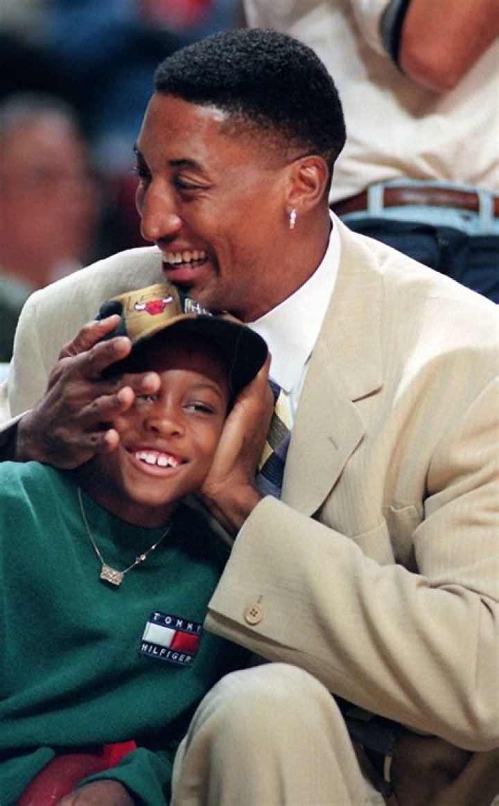 Antron Pippen's old photo with his father Scottie Pippen.