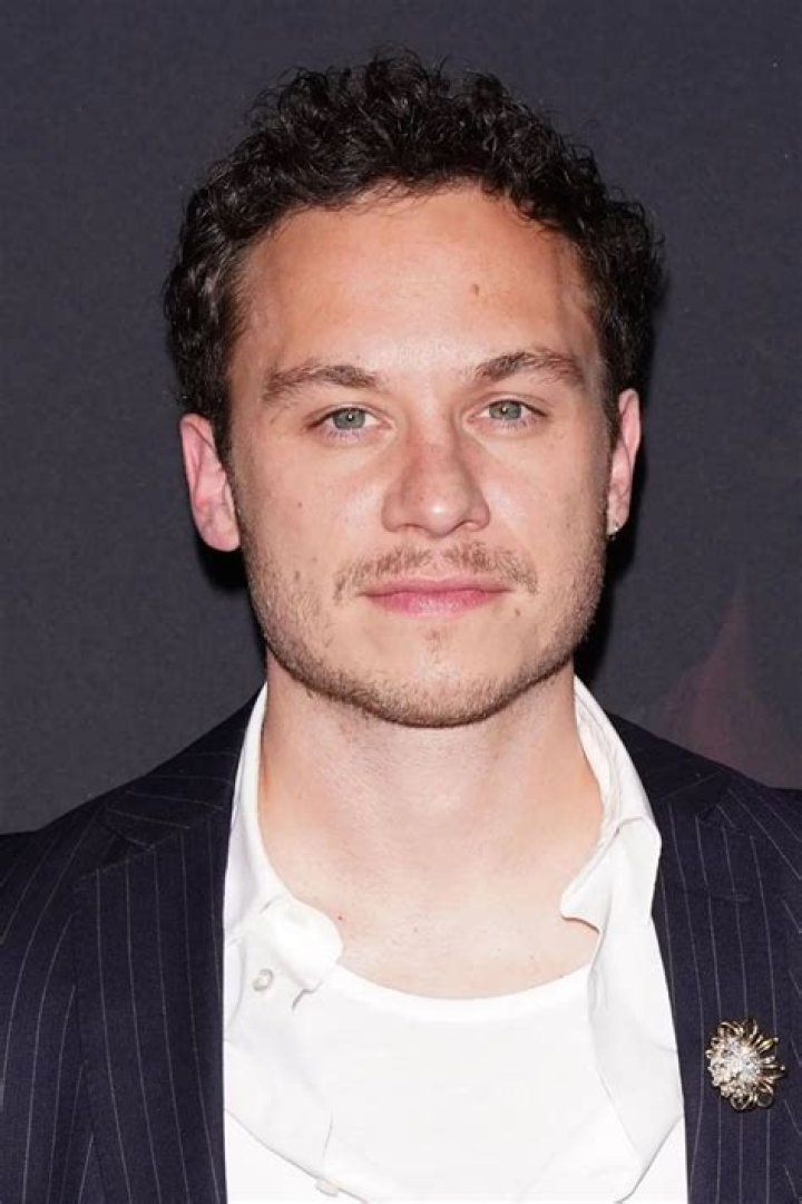 Finn Cole 