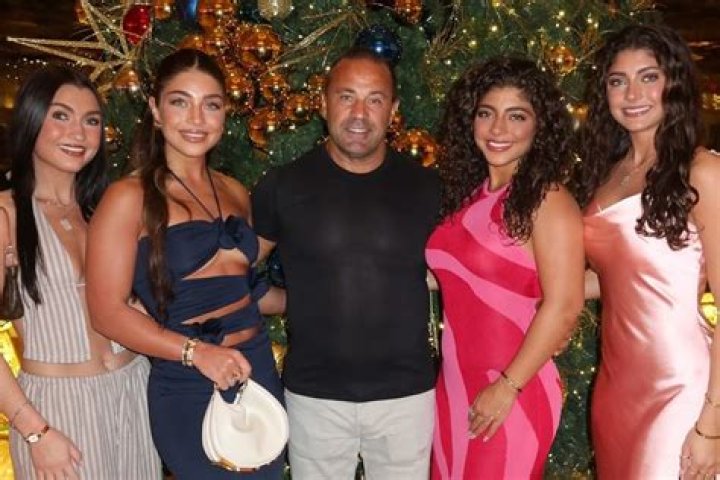 joe giudice and daughters header