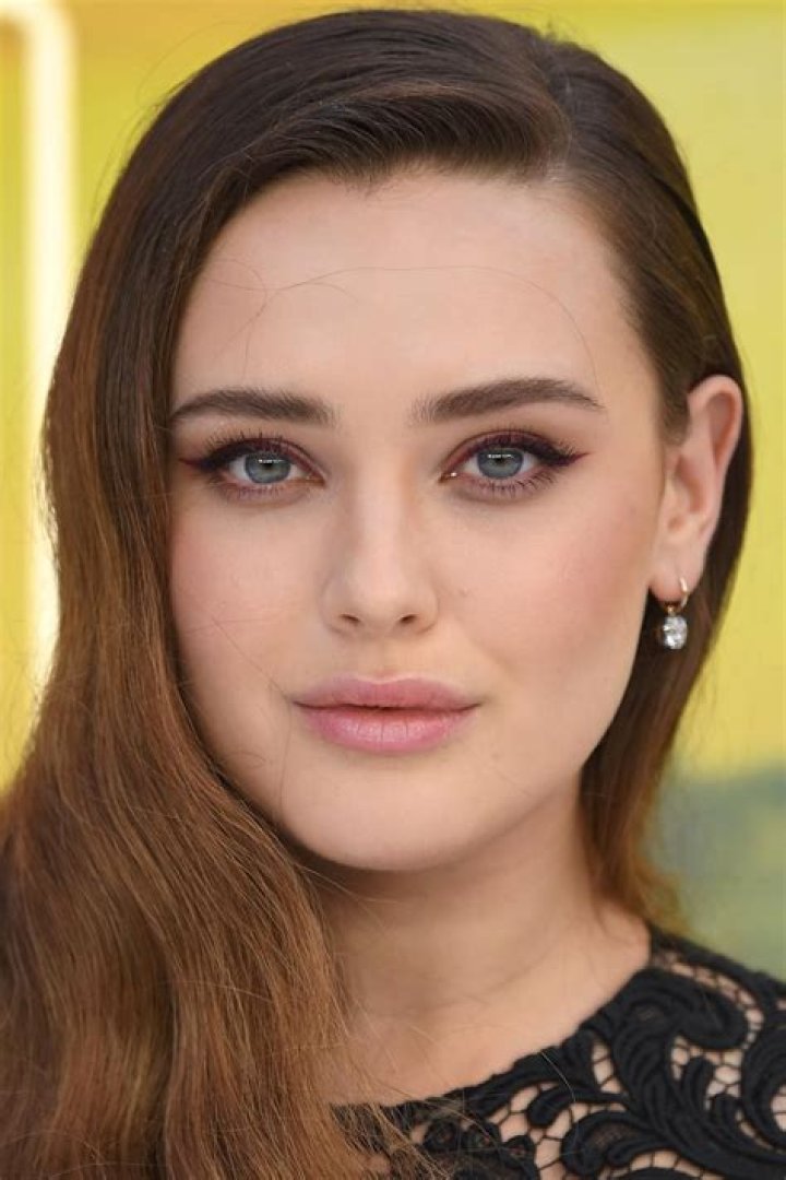Katherine Langford's pet Therapy Dogs on Set
